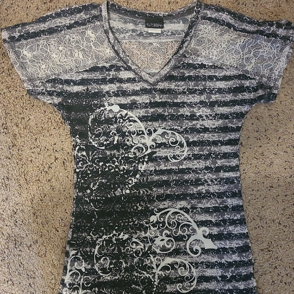 Daytrip Black and Gray Graphic Fitted Short Sleeve Tee